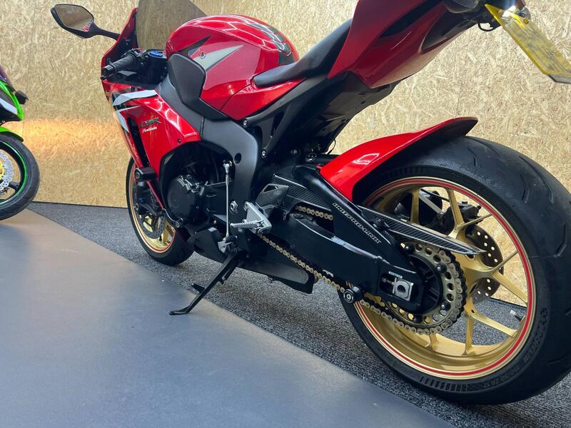 HONDA CBR1000RR Fireblade
