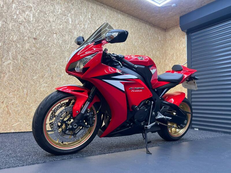 HONDA CBR1000RR Fireblade
