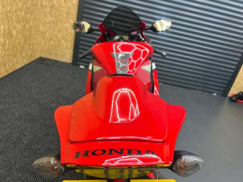 HONDA CBR1000RR Fireblade