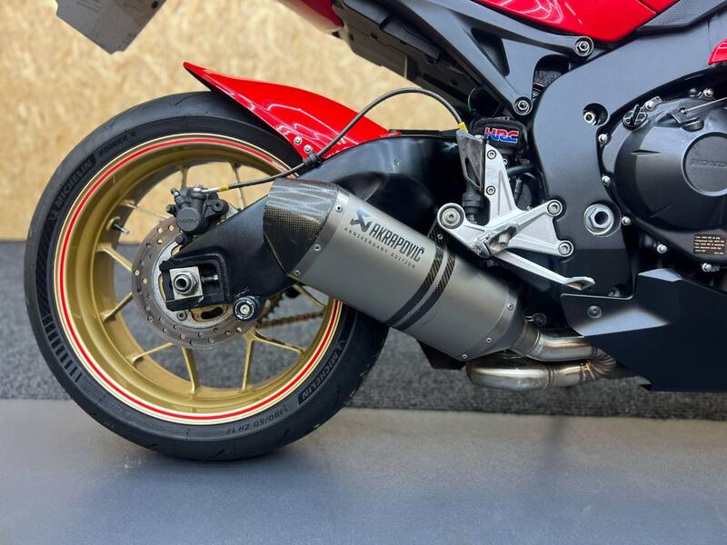 HONDA CBR1000RR Fireblade