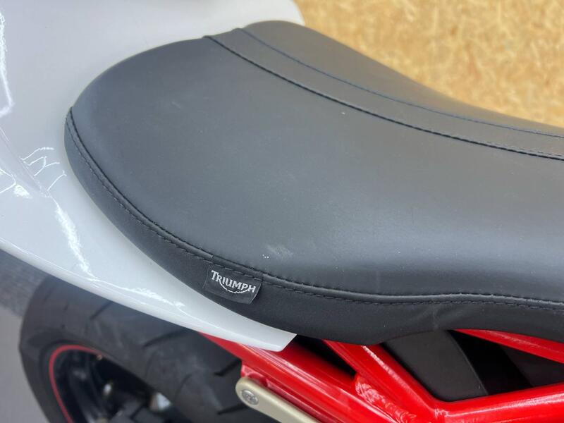 TRIUMPH DAYTONA 675