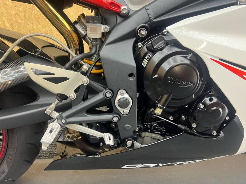 TRIUMPH DAYTONA 675