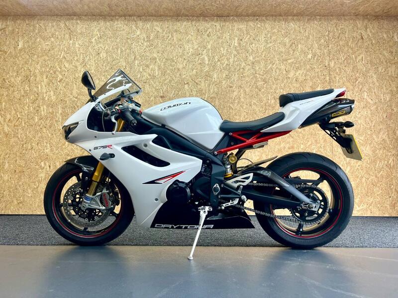 TRIUMPH DAYTONA 675