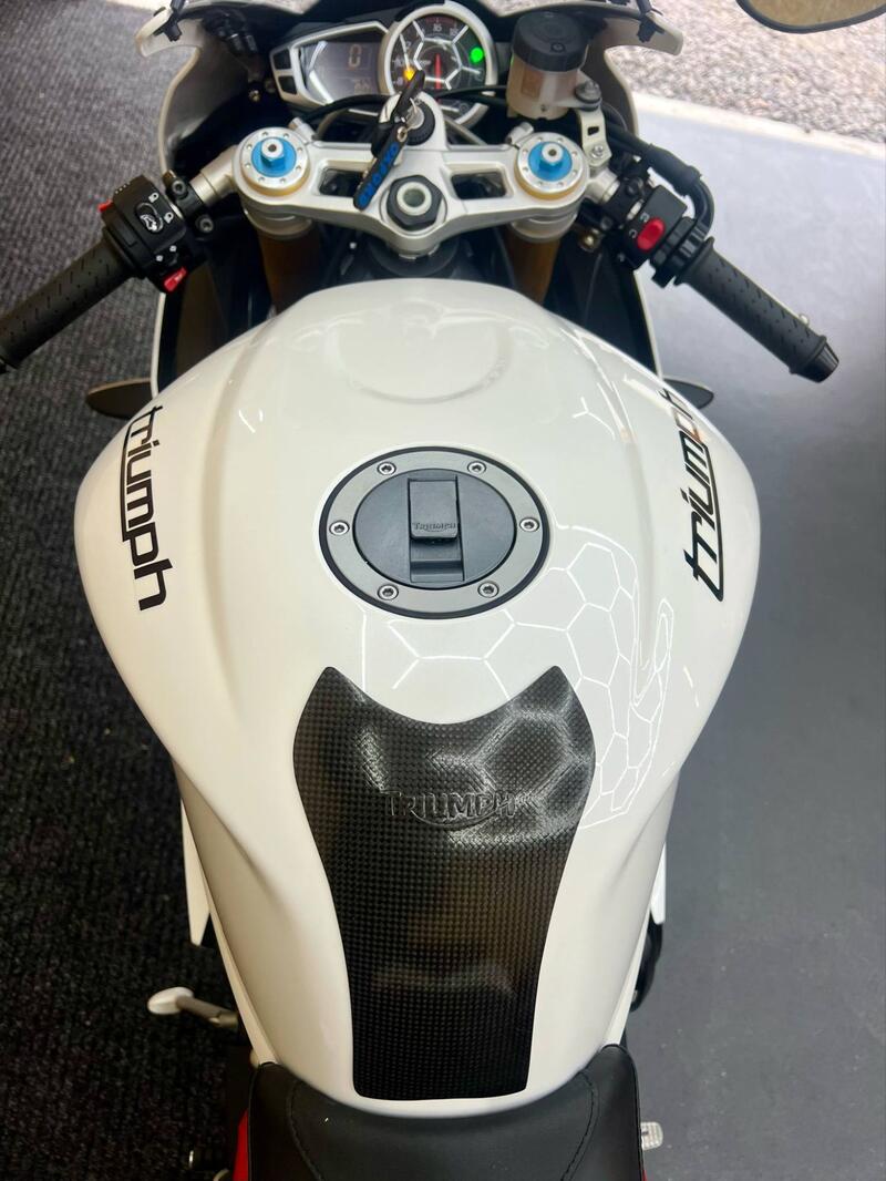 TRIUMPH DAYTONA 675