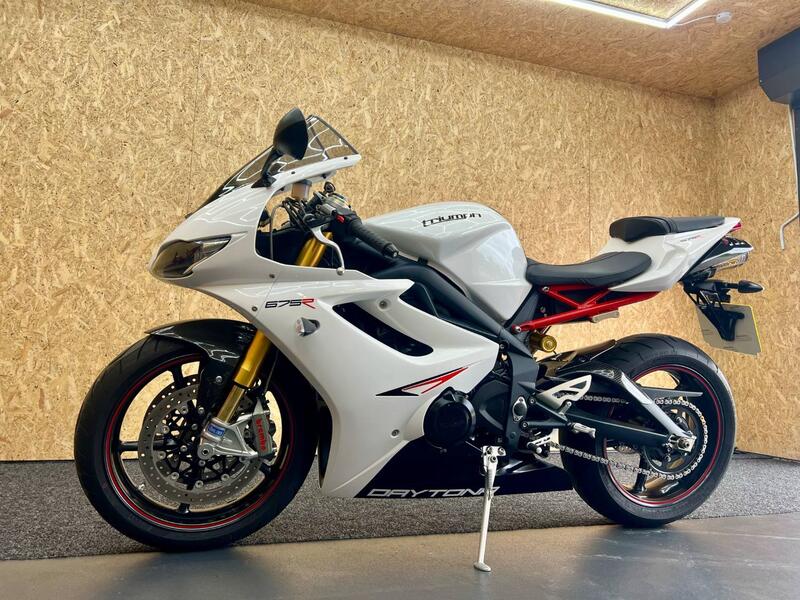 TRIUMPH DAYTONA 675