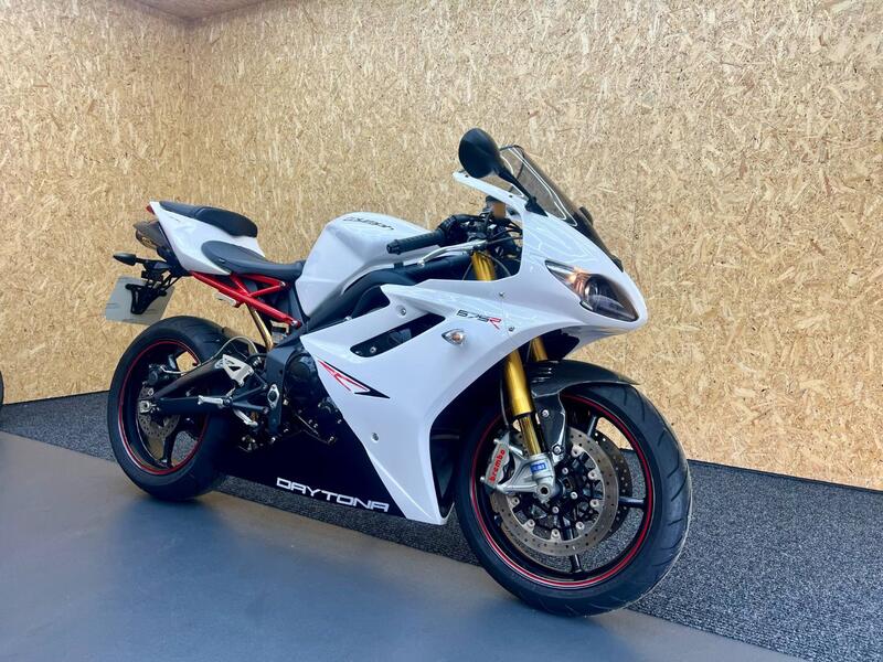 TRIUMPH DAYTONA 675