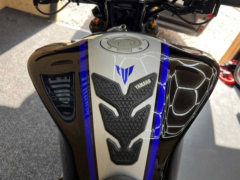 YAMAHA MT-09
