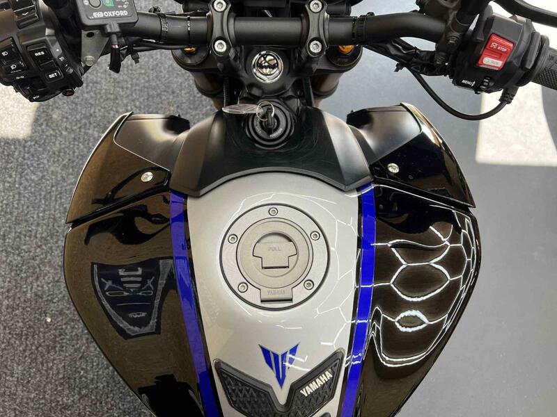 YAMAHA MT-09