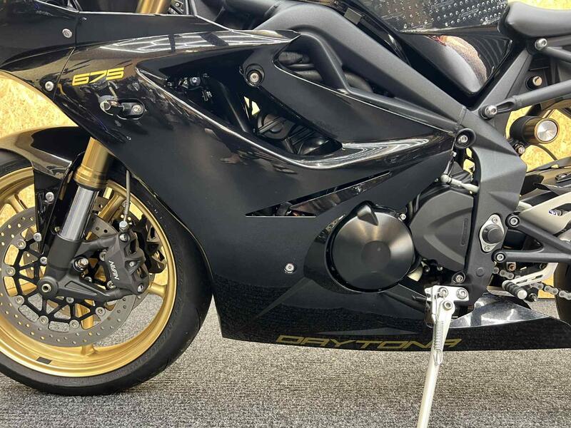 TRIUMPH DAYTONA 675