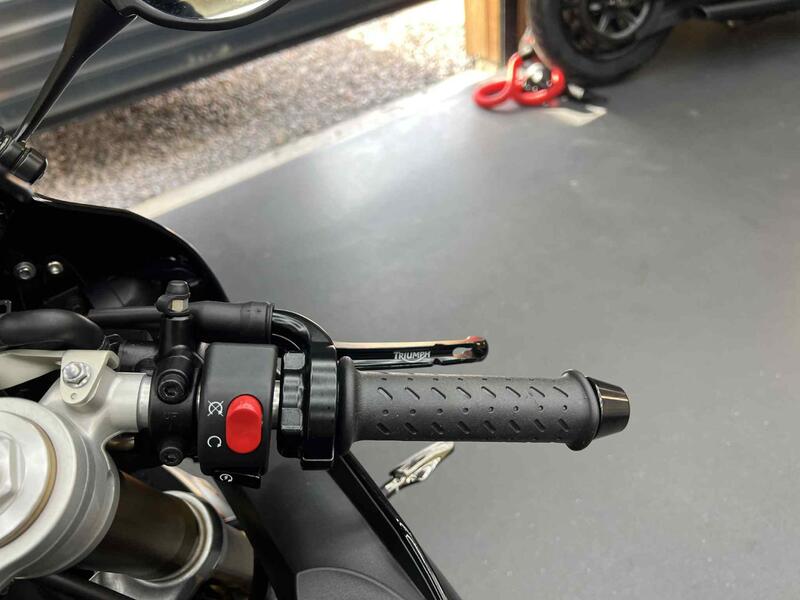 TRIUMPH DAYTONA 675