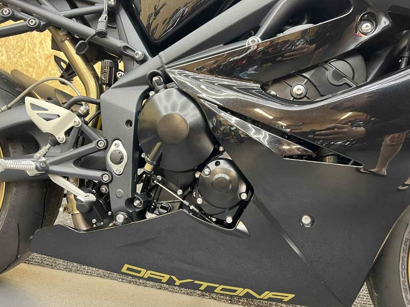 TRIUMPH DAYTONA 675