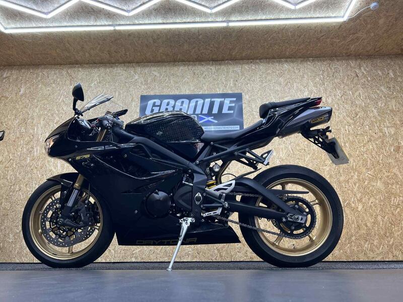 TRIUMPH DAYTONA 675