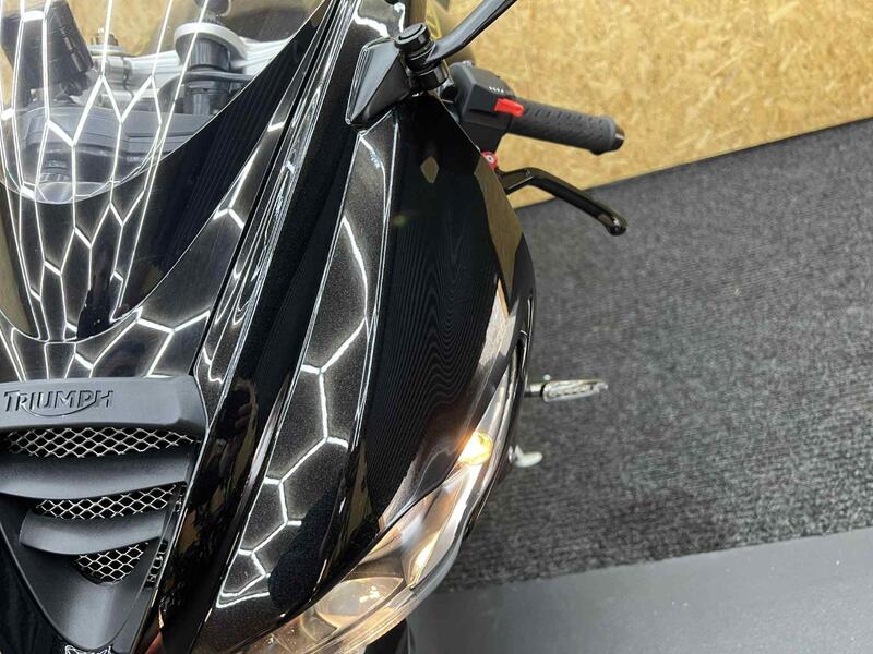 TRIUMPH DAYTONA 675