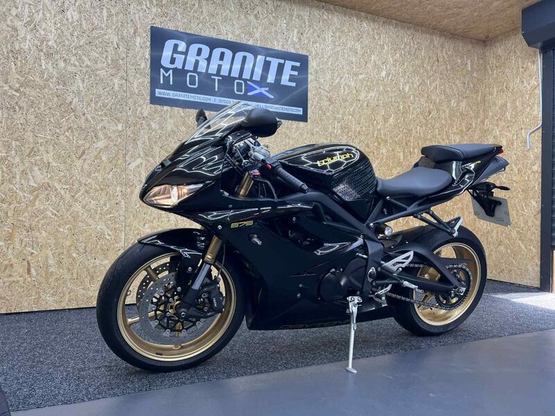 TRIUMPH DAYTONA 675