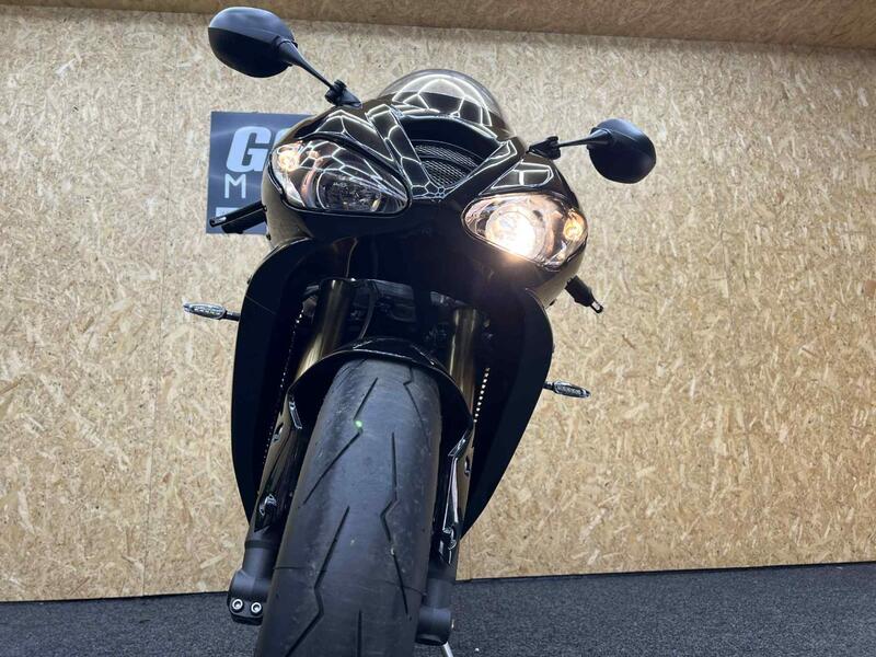 TRIUMPH DAYTONA 675