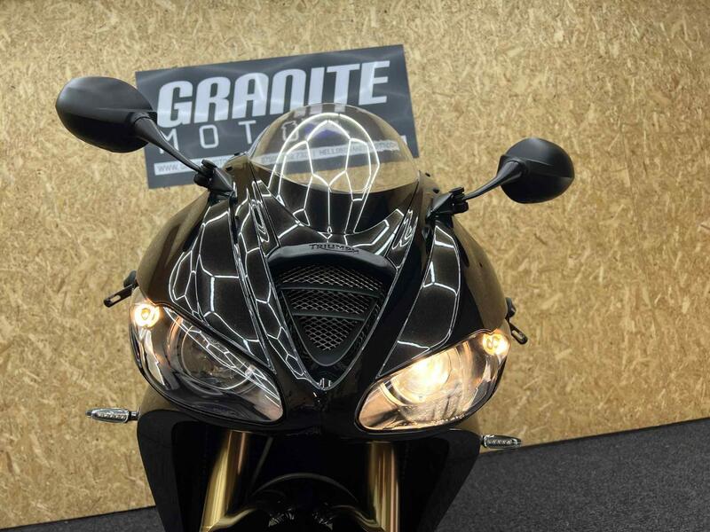 TRIUMPH DAYTONA 675
