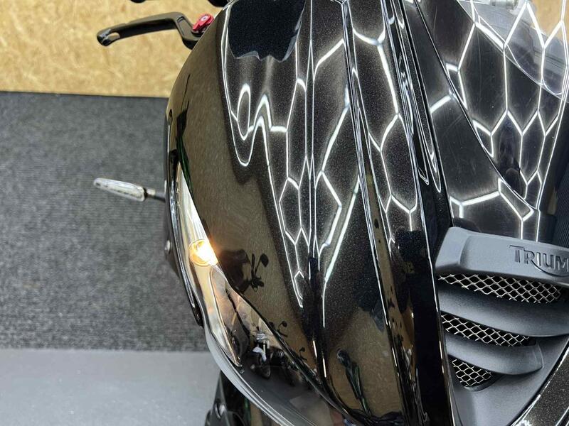 TRIUMPH DAYTONA 675