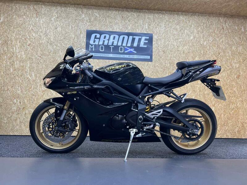 TRIUMPH DAYTONA 675