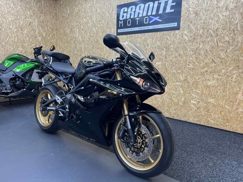 TRIUMPH DAYTONA 675