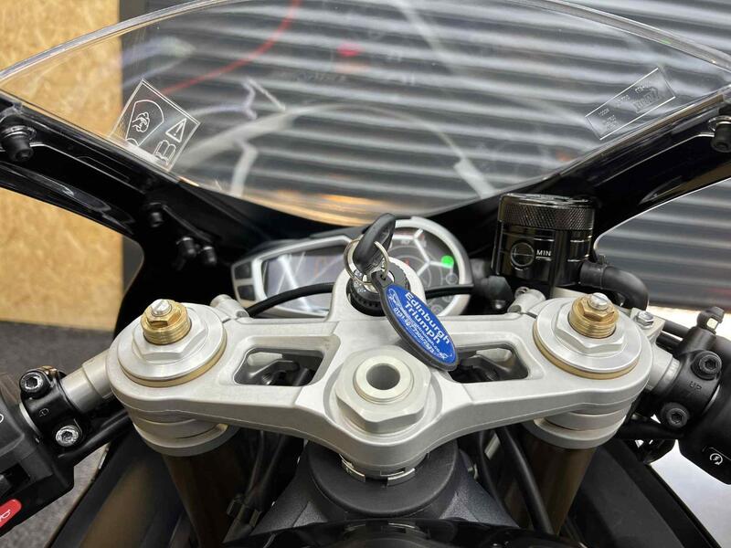 TRIUMPH DAYTONA 675