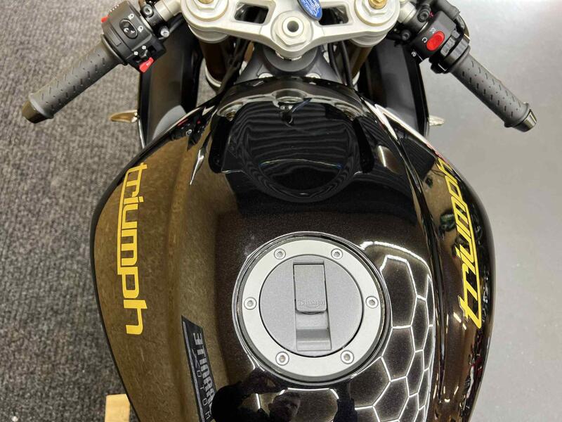 TRIUMPH DAYTONA 675
