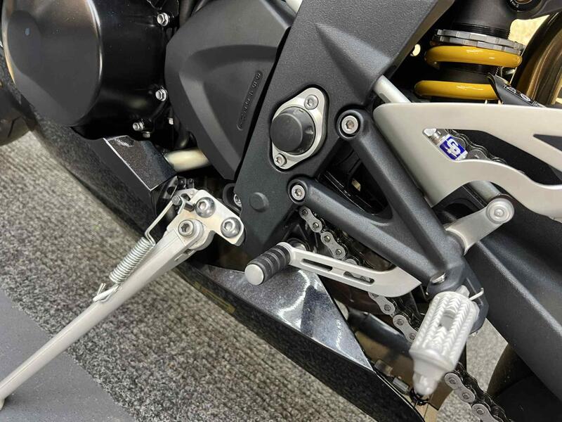 TRIUMPH DAYTONA 675