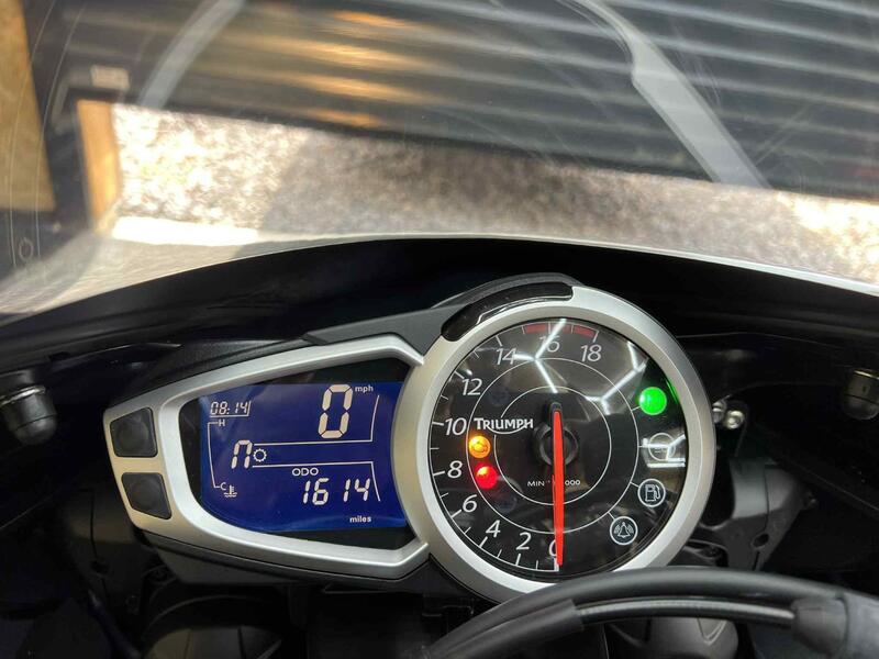 TRIUMPH DAYTONA 675