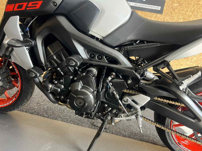YAMAHA MT-09