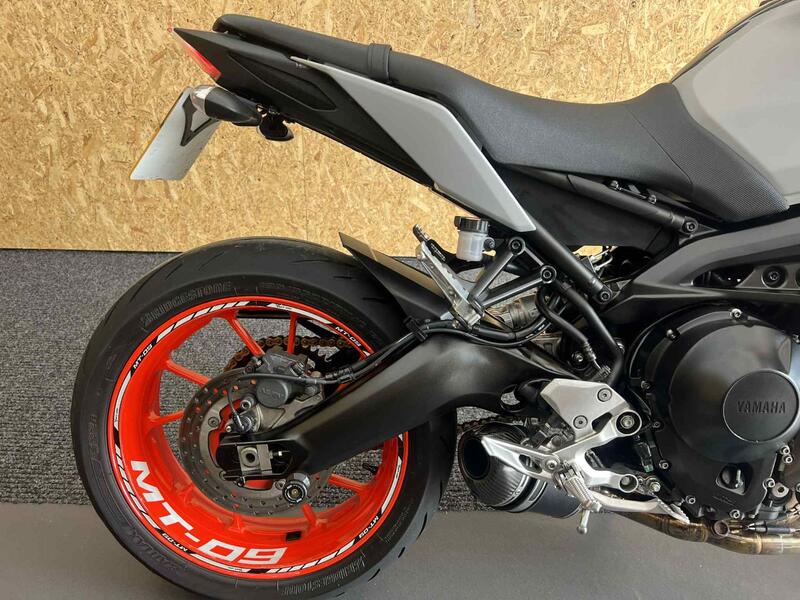 YAMAHA MT-09