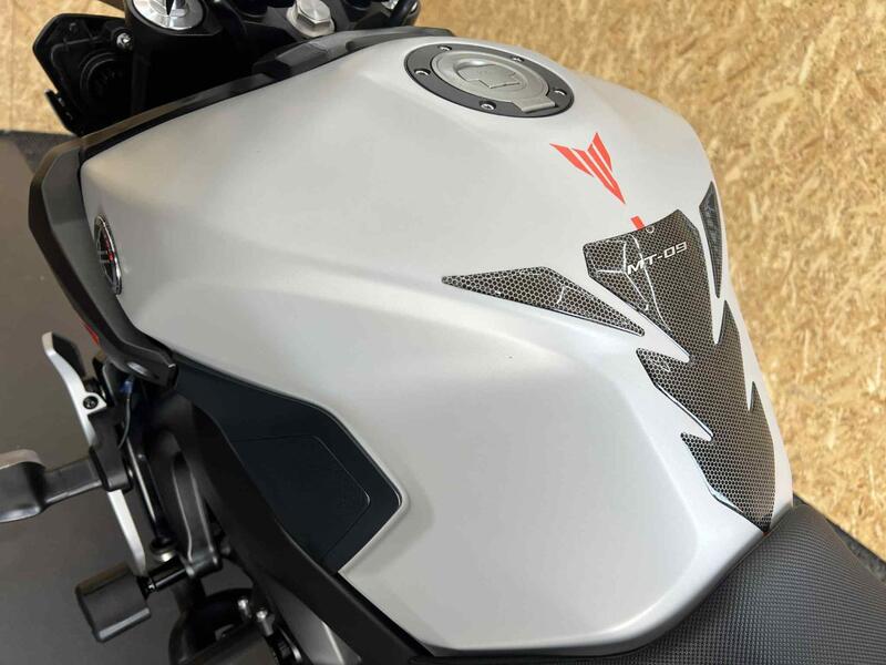 YAMAHA MT-09