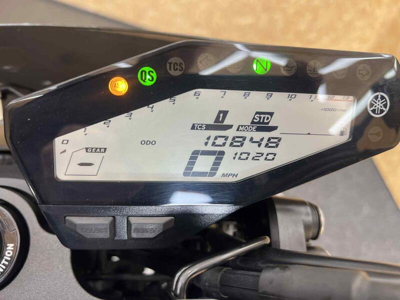 YAMAHA MT-09