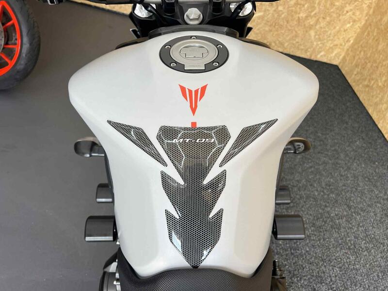 YAMAHA MT-09