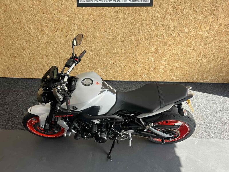 YAMAHA MT-09