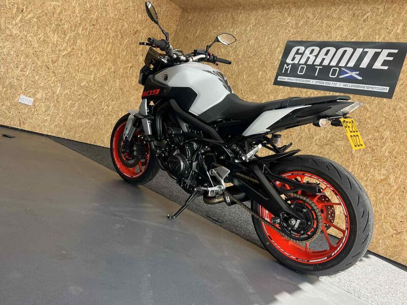 YAMAHA MT-09