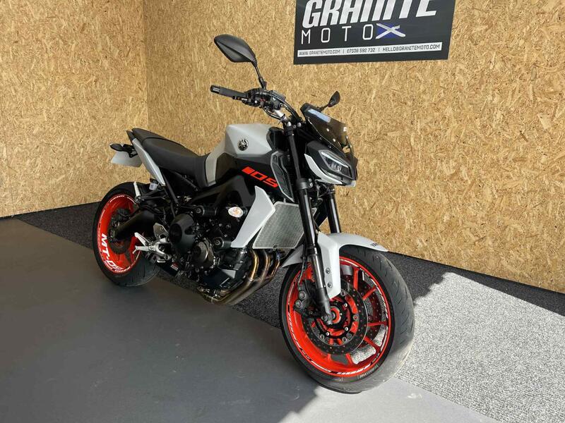 YAMAHA MT-09