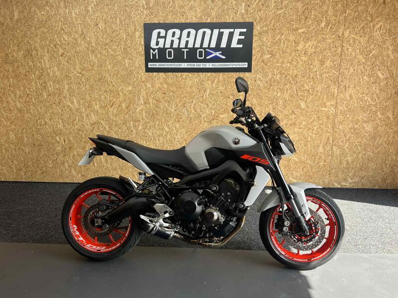 YAMAHA MT-09