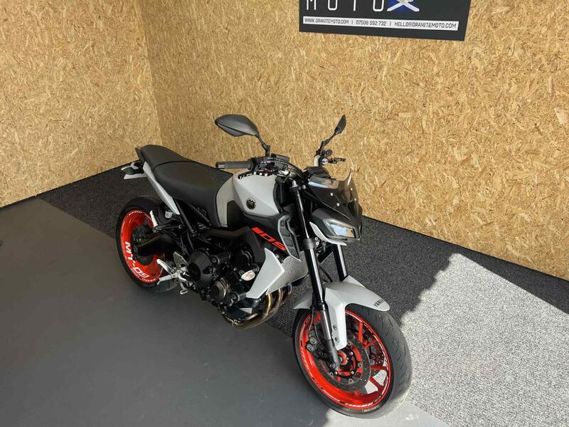 YAMAHA MT-09