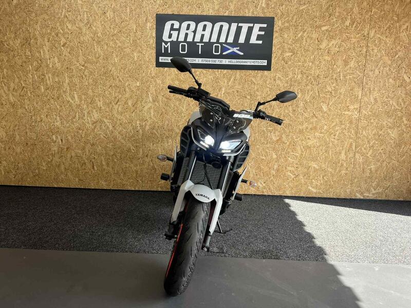 YAMAHA MT-09