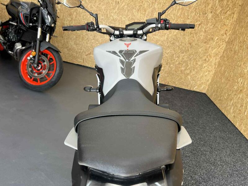 YAMAHA MT-09