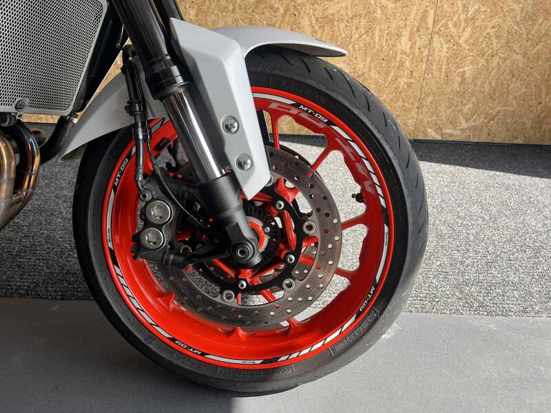 YAMAHA MT-09