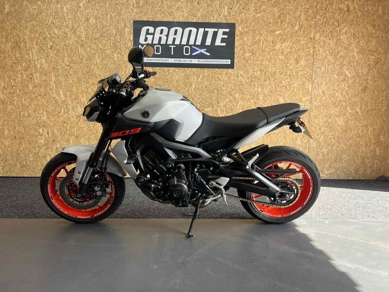 YAMAHA MT-09