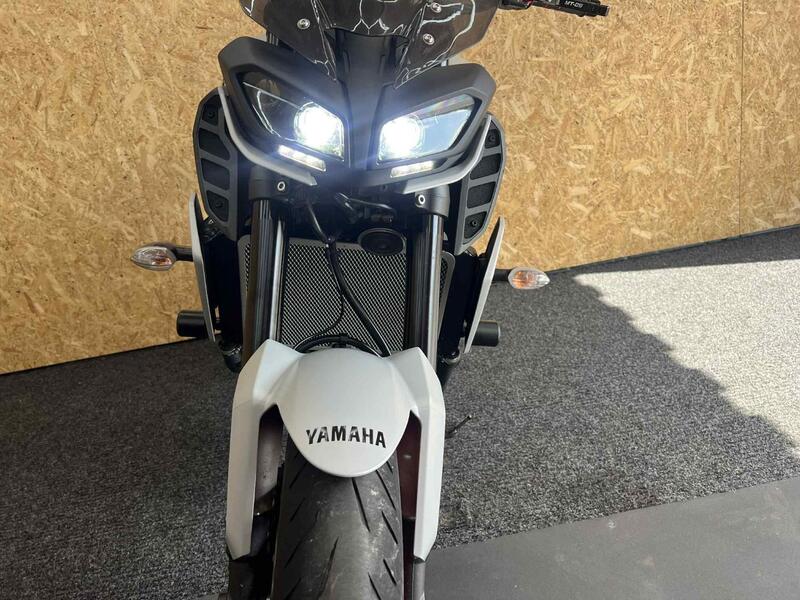 YAMAHA MT-09