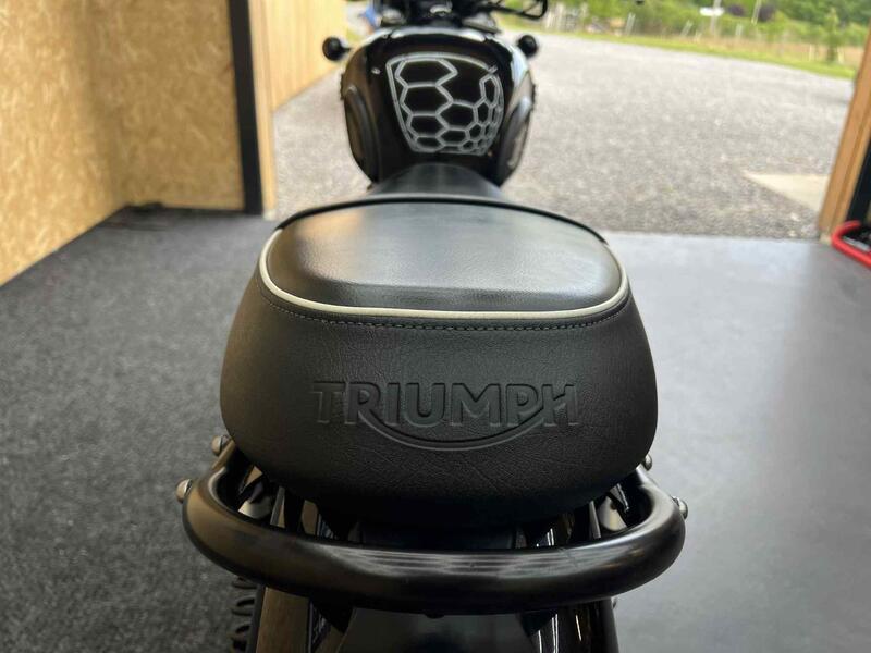 TRIUMPH BONNEVILLE T120