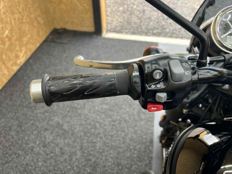 TRIUMPH BONNEVILLE T120