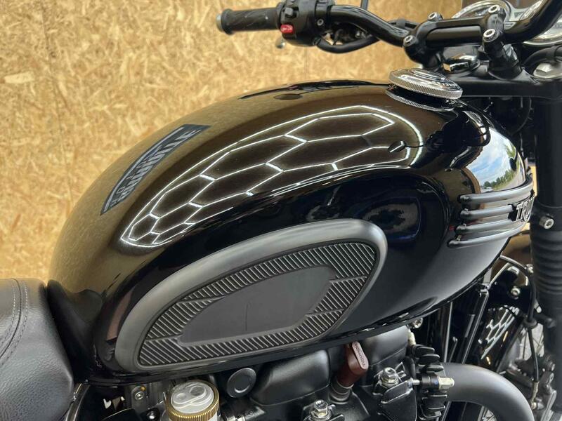 TRIUMPH BONNEVILLE T120