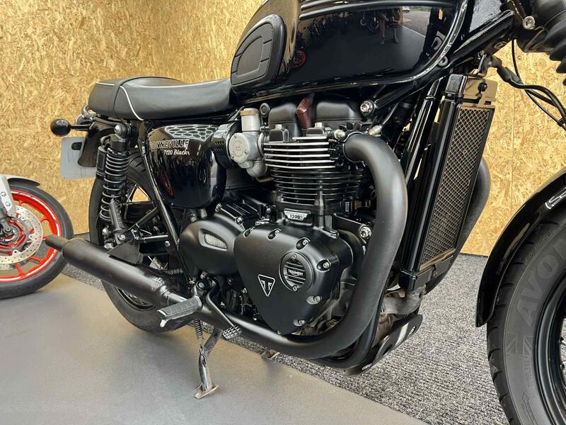 TRIUMPH BONNEVILLE T120