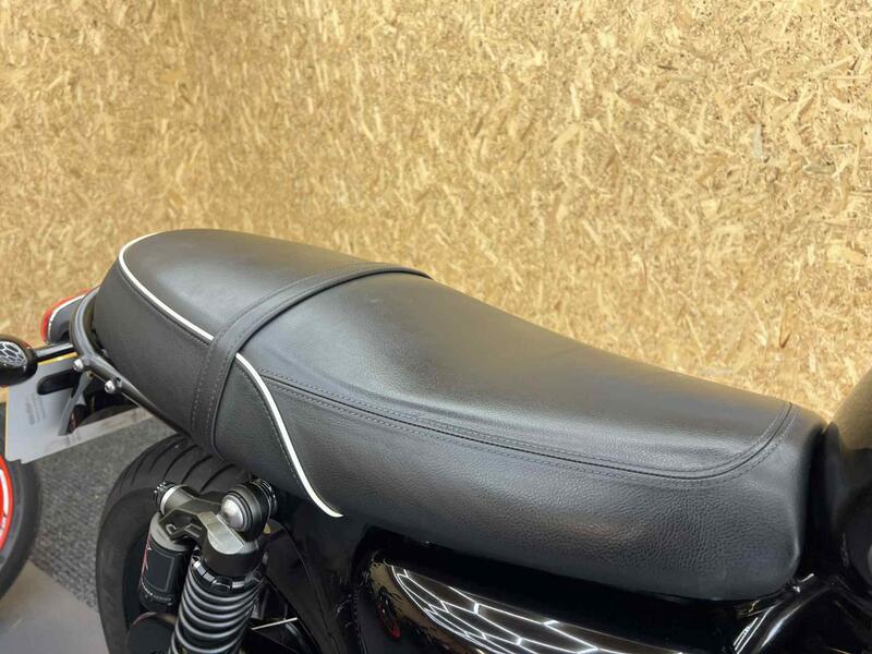 TRIUMPH BONNEVILLE T120