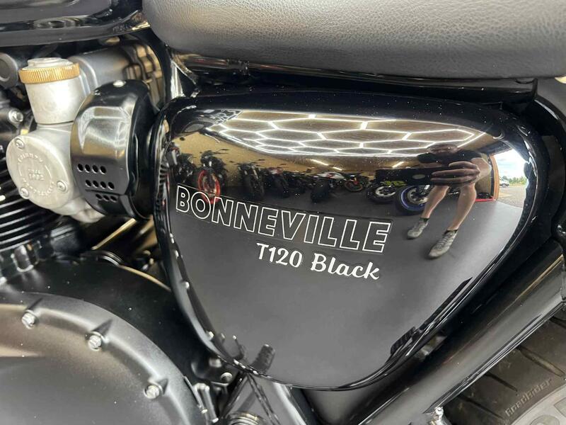 TRIUMPH BONNEVILLE T120