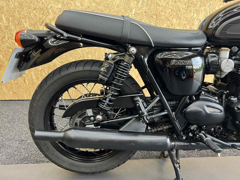 TRIUMPH BONNEVILLE T120