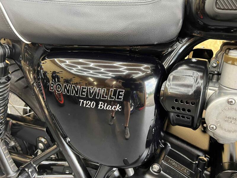 TRIUMPH BONNEVILLE T120